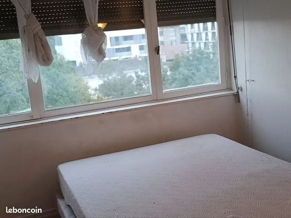 Jolie chambre en colocation dans un immeuble magnifique