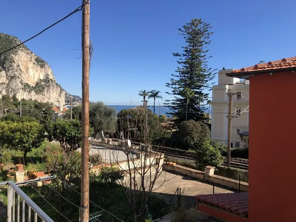 Deux pièces vue mer proche port