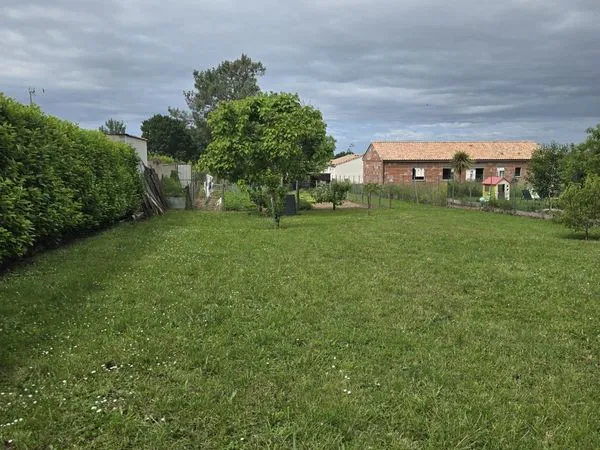 Terrain à bâtir de 600 m² à SAINT-MAIXANT (33)