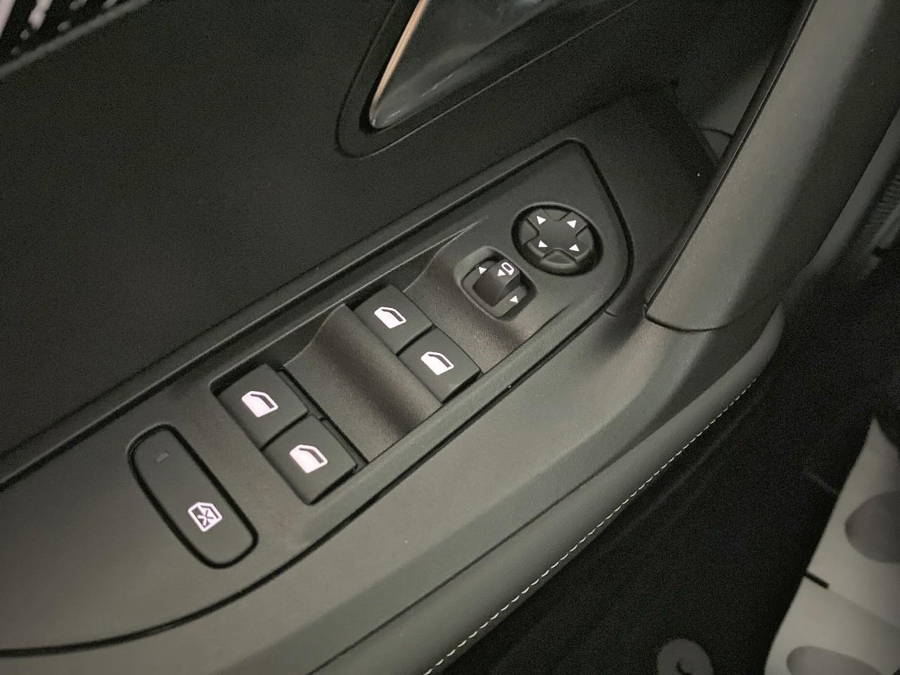 Peugeot 2008 hybrid 145 ch e-dcs6 allure — photo 20
