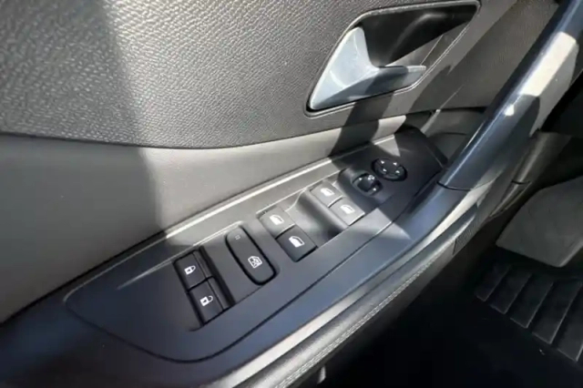 Peugeot 308 sw puretech 130ch s&amp;s eat8 — photo 21