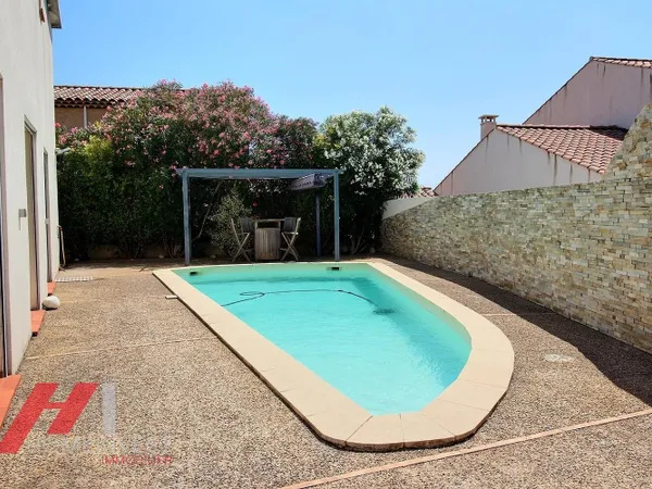 Maison de plain-pied T3/4 de 84 m2 avec piscine Chateau-Gomb