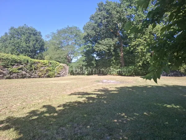 Terrain 885 m²