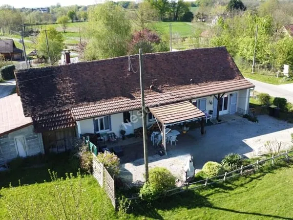 Maison 3 pièces proche LOUHANS et ses 157 arcades à 3 minutes de l'autoroute A39 et 30 minutes de LO