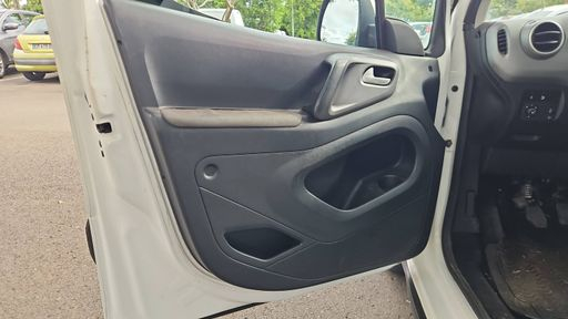 Peugeot Partner Tepee 1.6 Hdi 92 - Access – 2015 – 160420 km – Diesel – Boîte Manuelle — photo 44