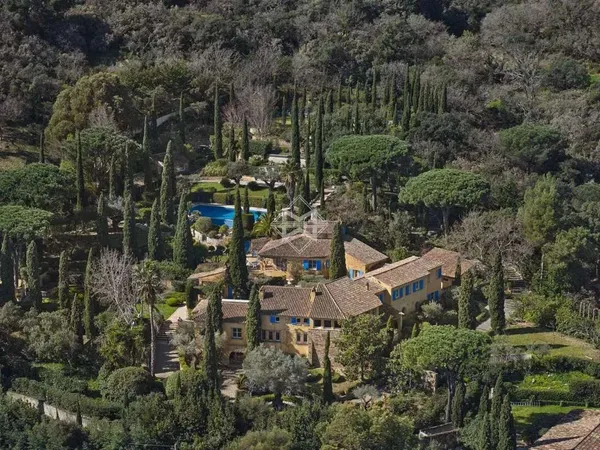 Maison 26 pièces 760 m²