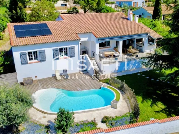 VILLA avec VUE - 180m² de PLAIN PIED + COMBLE AMENAGES de 50m²