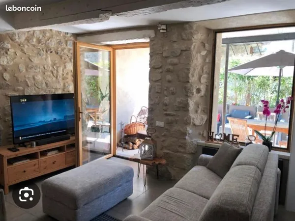 Élégant T2 de 64 m2 avec terrasse, au centre d'Annot