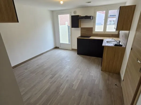 Maison rénovée 4 chambres avec cour - Auby