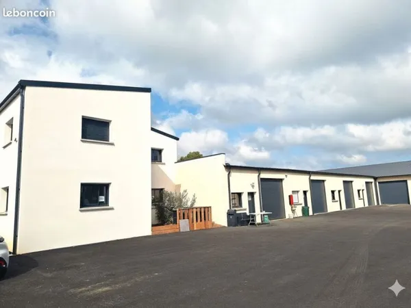 Local 123 m² AURAY
