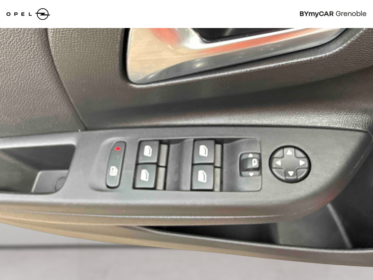 Opel Corsa 1.2 Turbo 100 ch BVM6 — photo 17