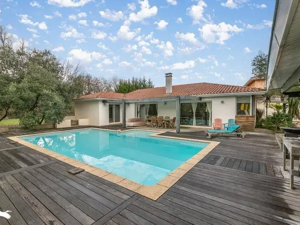 Maison 8 pièces 270 m²