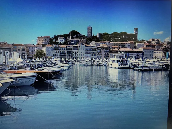 HÔTEL 4° RENOVE GRAND LUXE VUE MER VIEUX CANNES