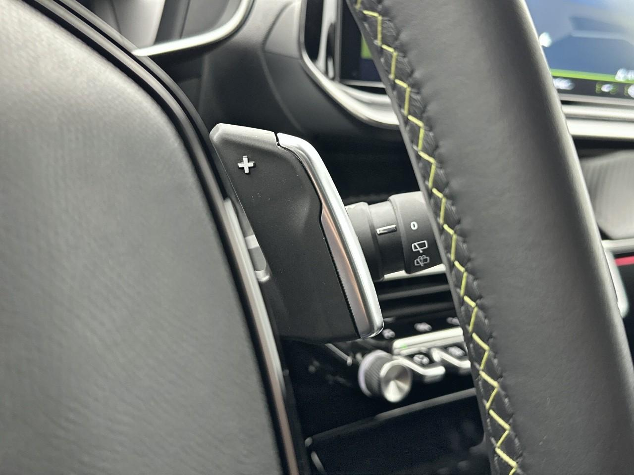 Peugeot 208 puretech 100 s&s eat8 gt — photo 21
