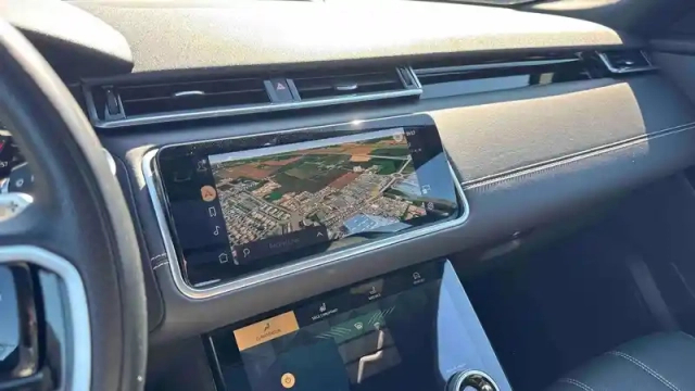 Land Rover Range Rover velar 2.0l p400e phev 404ch — photo 8