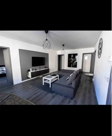 DISPONIBLE grand appartement climatisé 105m2