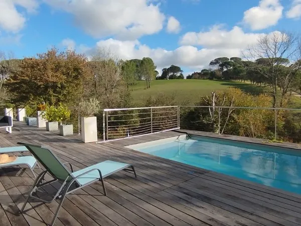Maison familiale 4 chambres piscine sur 1300 m2