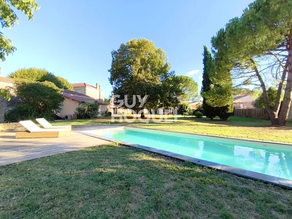 Maison à vendre de 7 pièces de 245 m²