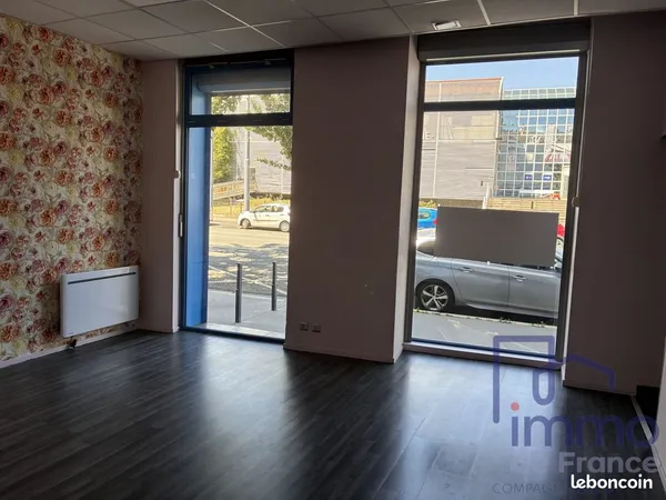 Local 105 m² Saint-Étienne