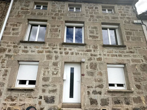Maison mitoyenne avec jardin de type F4 a rénover - La Chamarèche/ Saint-Just-Malmont