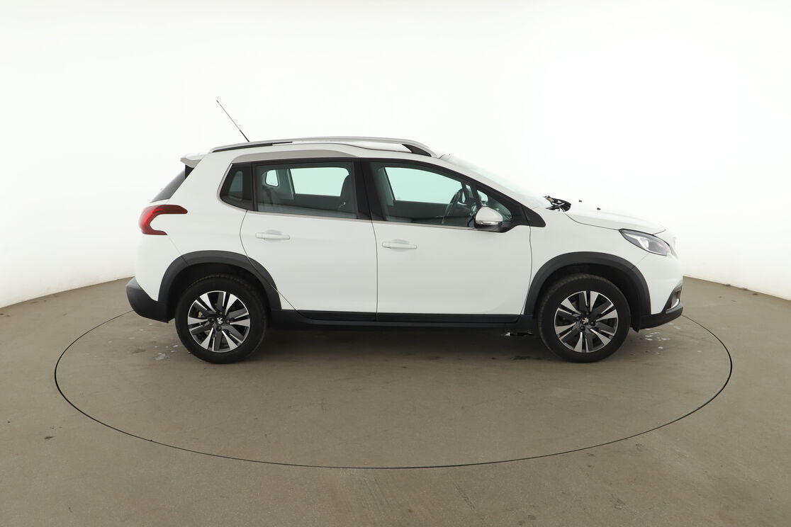 Peugeot 2008 1.2 PureTech Allure — photo 6