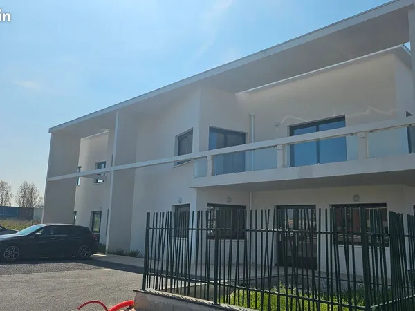 Rare sur secteur Bureaux Neufs + Terrain stockage A VOIR
