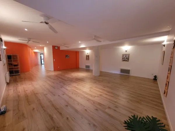 Local professionnel 105 m²