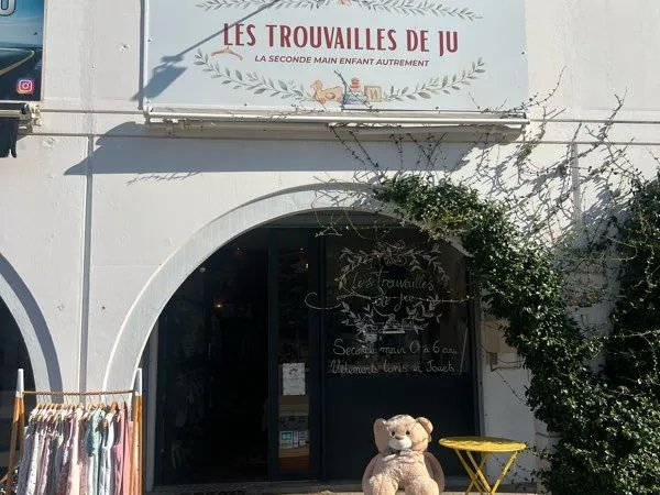 Beau local idéal tout commerce refait à Neuf