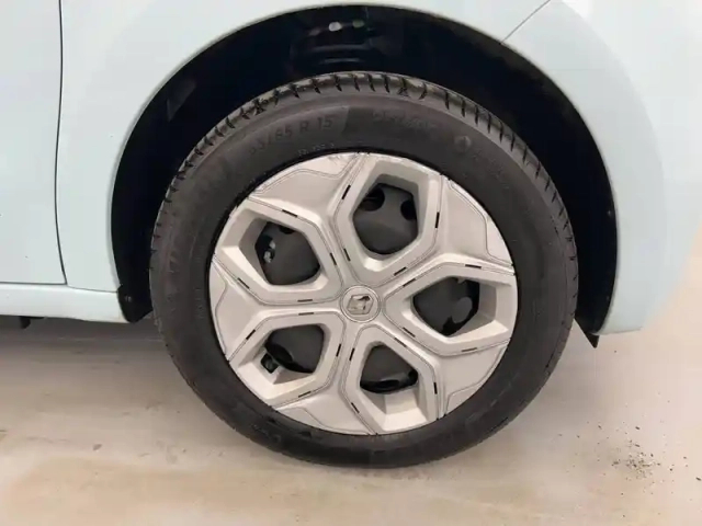 Renault Twingo iii e-tech — photo 30
