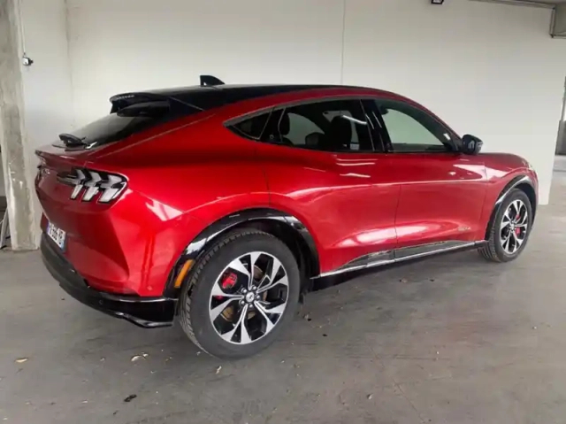 Ford Mustang 269ch standard range 76kwh awd — photo 2