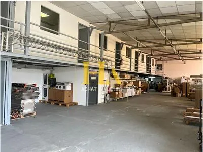 SAINT ANDRE - Ensemble immobilier mixte : entrepôt 530m2 + villa F7 260m2