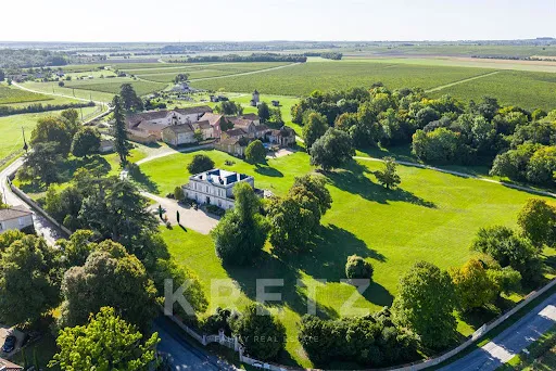 Château 16 pièces 1200 m²