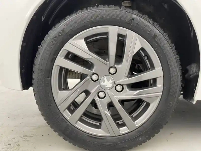 Peugeot 208 puretech 100 s&amp;s bvm6 — photo 17