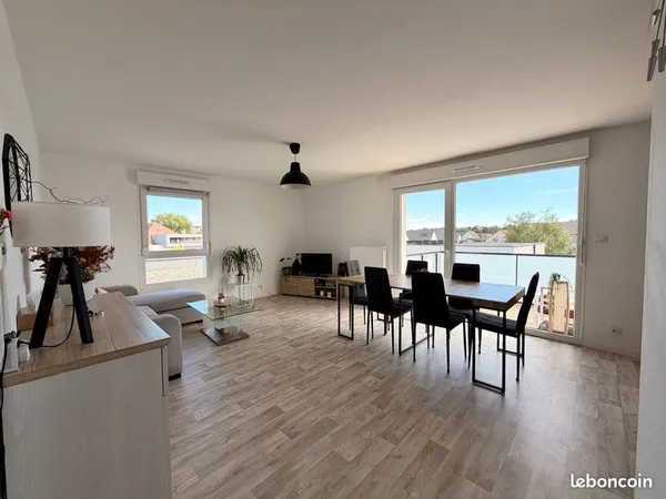 Kembs - Lumineux 3 pièces de 67 m² - Balcon - Grand garage fermé + 2 parkings - Vue sur les collines