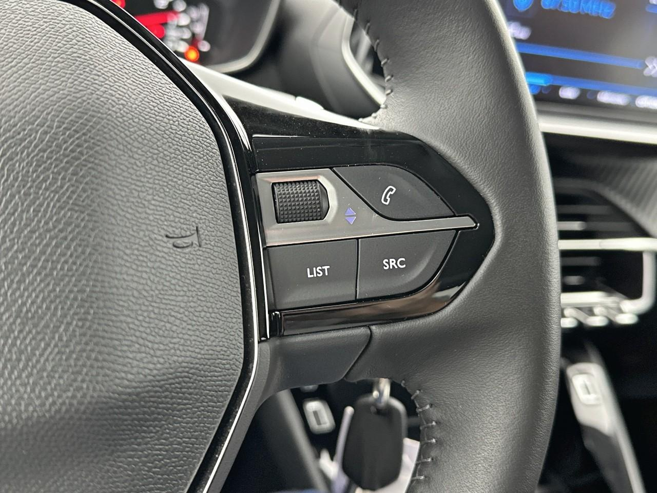 Peugeot 208 puretech 100 s&s eat8 style — photo 18