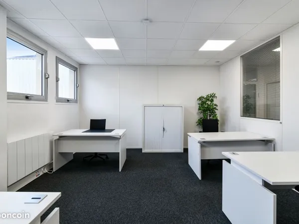 BUREAUX tout équipés A LOUER à PANTIN de 10m² à 25m² - en QPV - exonération d'impôt sur les sociétés