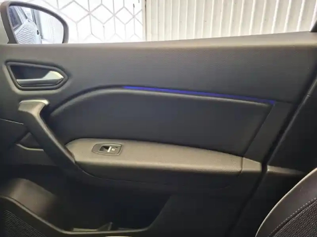 Renault Captur blue dci 115 edc — photo 31