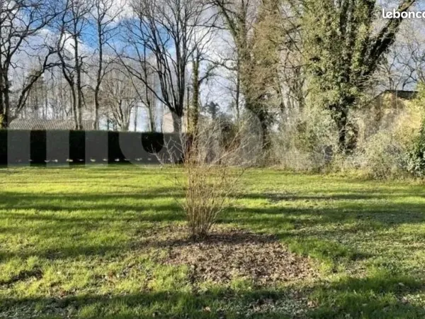 Terrain Centre Franqueville 1400m