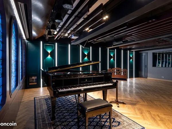 Studio de répétitions avec piano à queue