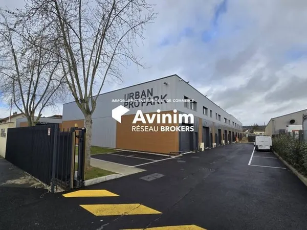 Entrepôt 119 m²