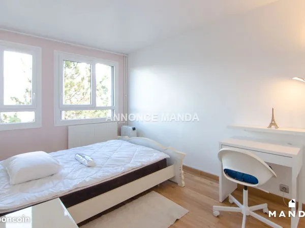 Chambre 5 pièces 11 m²