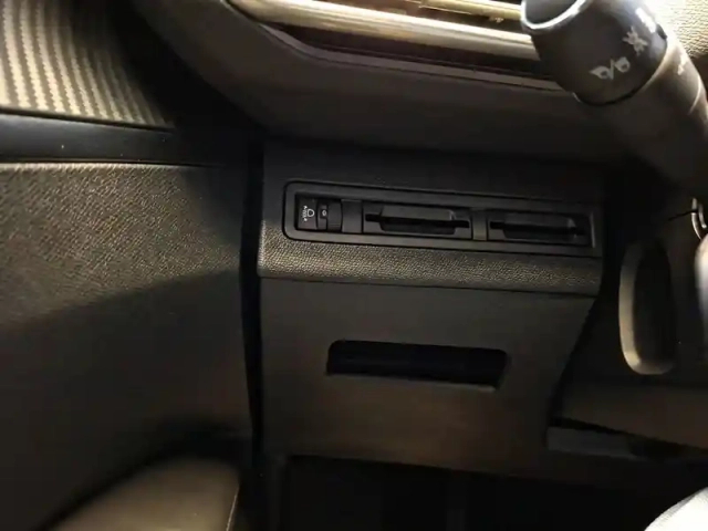 Peugeot 3008 puretech 130ch s&amp;s bvm6 — photo 18