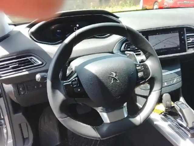 Peugeot 308 1.2 puretech 130ch s&amp;s allure eat8 — photo 12