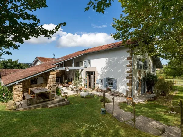 Proche Ascain, Veritable Coup De Coeur Pour Cette Ferme Du XVII, 620 M², Superbe Vue