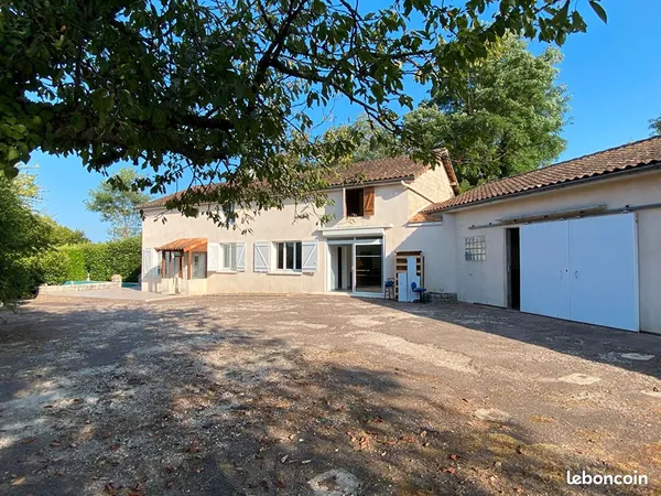 Maison 10 pièces 310 m²