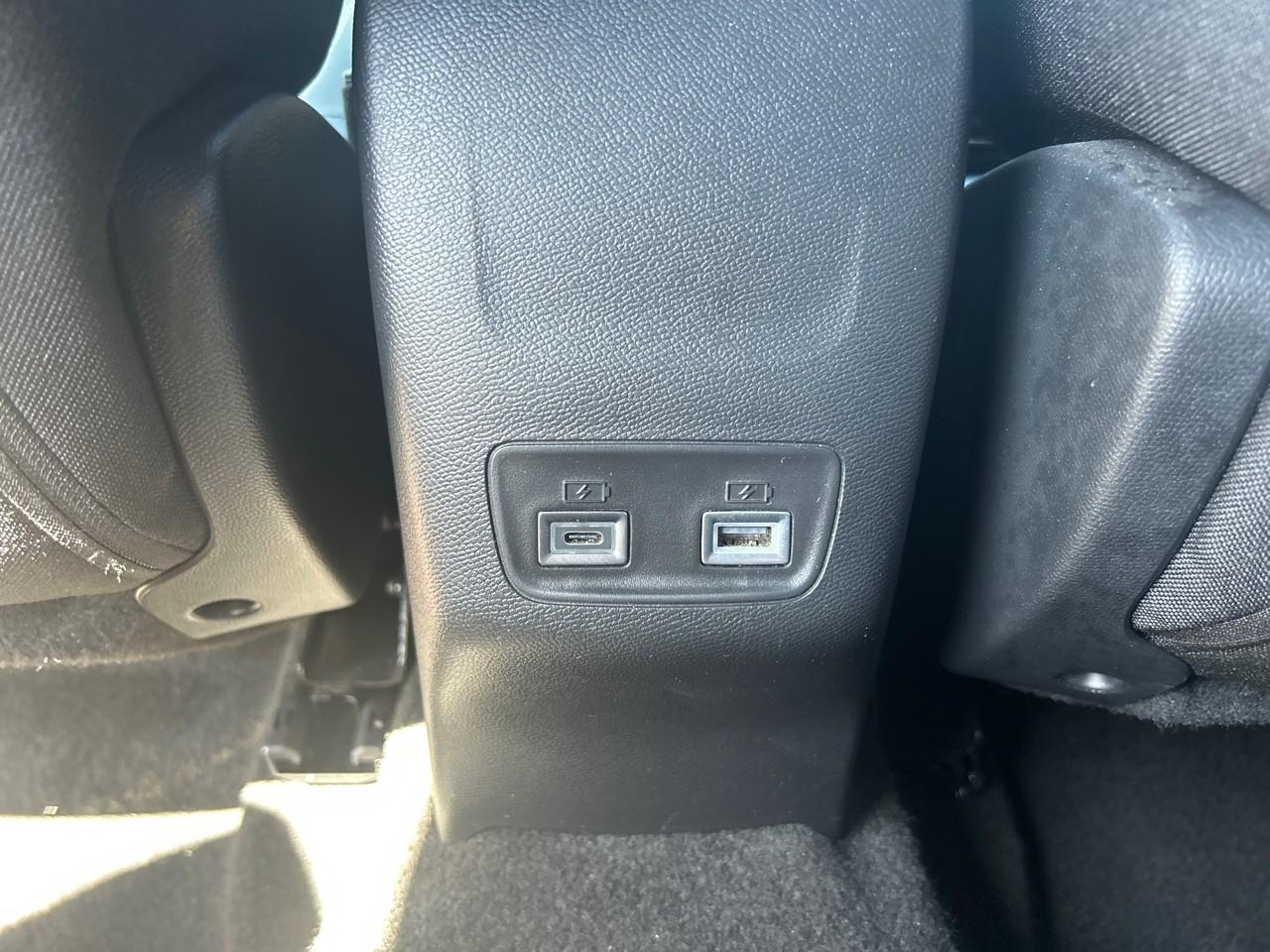 Peugeot 2008 e-2008 156ch 54 kwh allure — photo 13