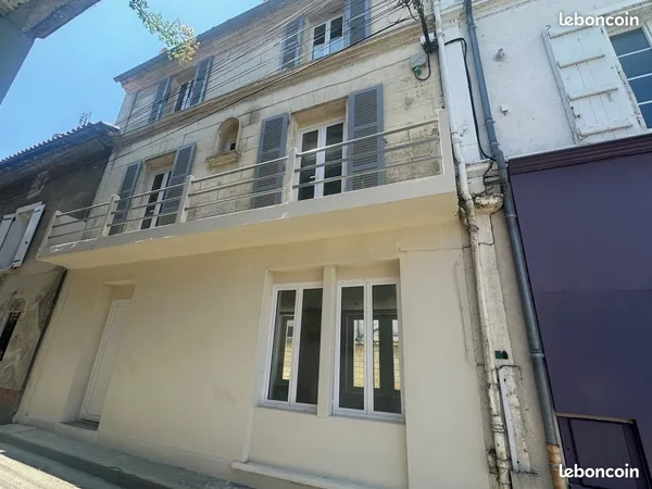 Maison de ville Hyper centre- Ruelle sur touvre- Rénové à Neuf ( sans jardin)