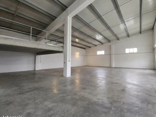 ENTREPOT - LOGISTIQUE 1200 m² MOUGINS