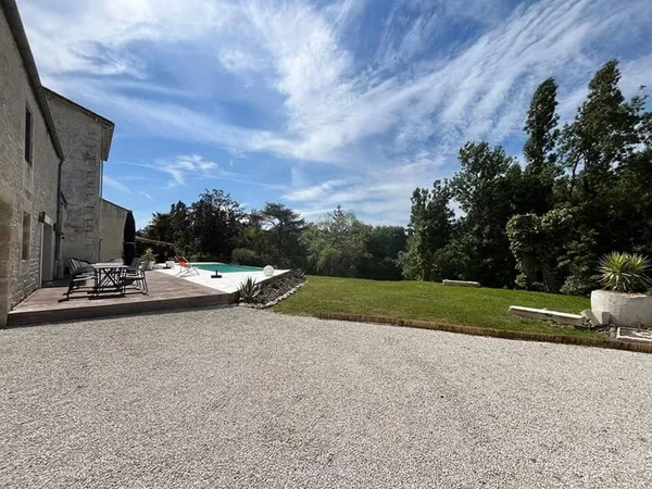 Maison 6 pièces 247 m²