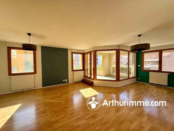 Appartement de 92 m² Vieille Ville avec Balcon